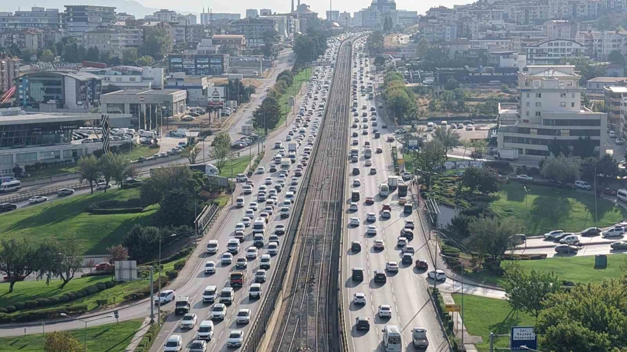 Okullar açıldı, Bursa trafiğinde yoğunluk yaşandı
