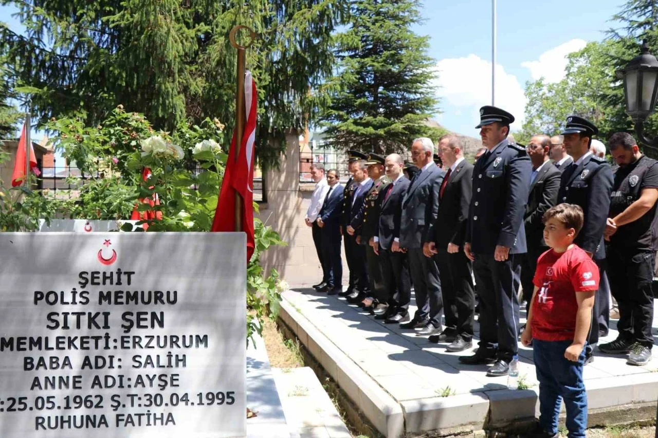 Oltu&rsquo;da 15 Temmuz Şehitleri dualarla anıldı
