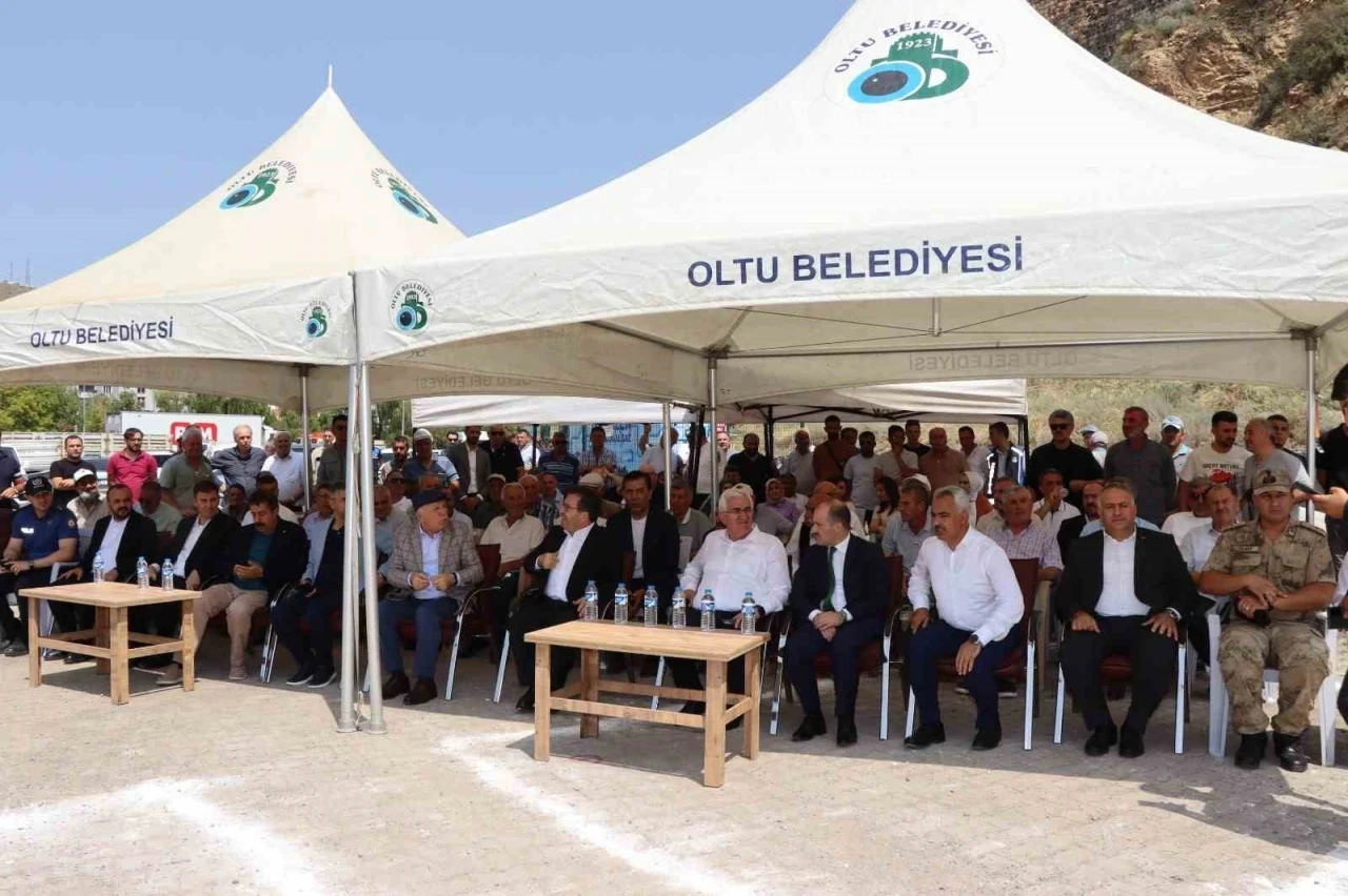 Oltu’da Kapalı Halk Pazarı’nın temeli atıldı
