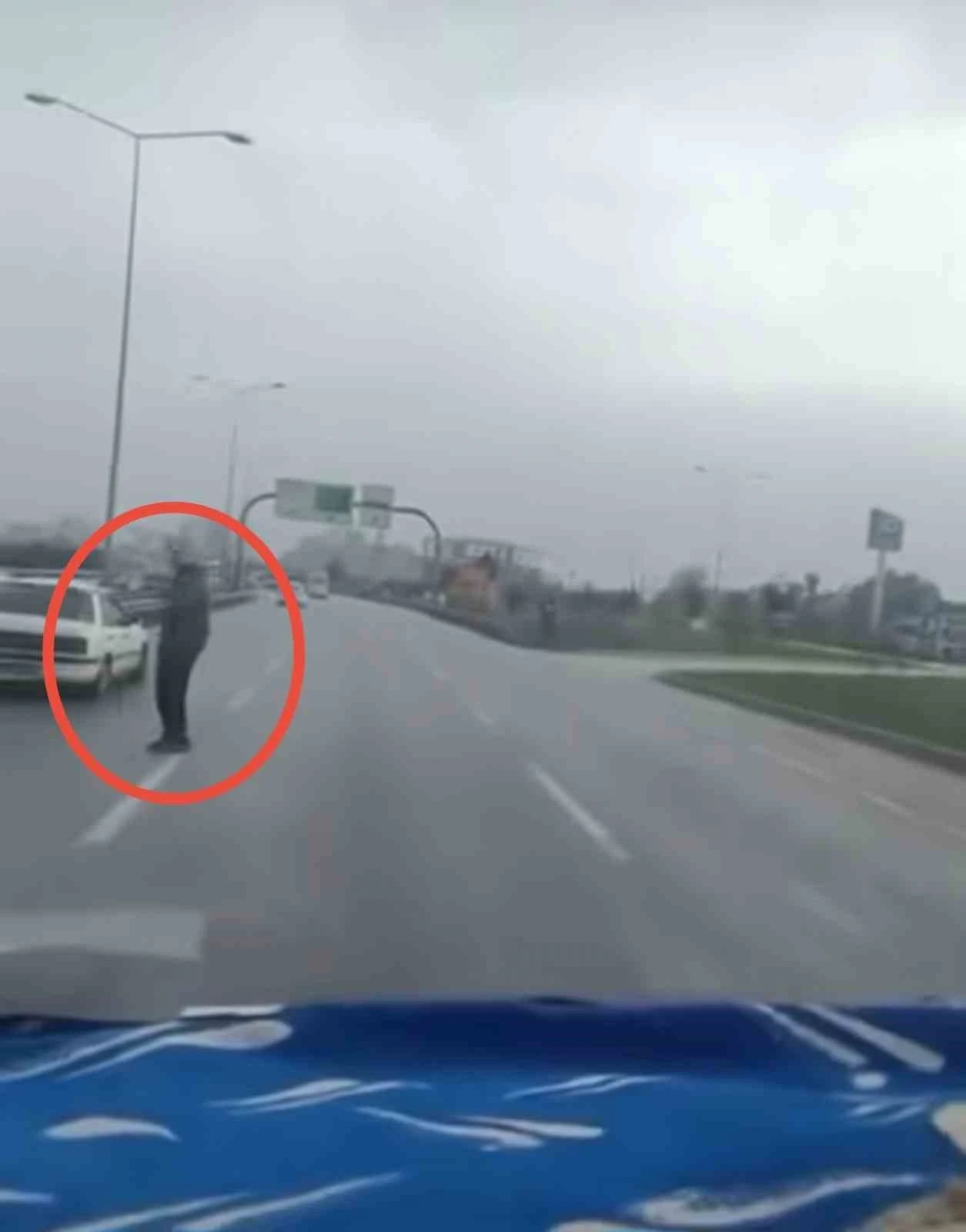 Ölüme davetiye çıkardı
