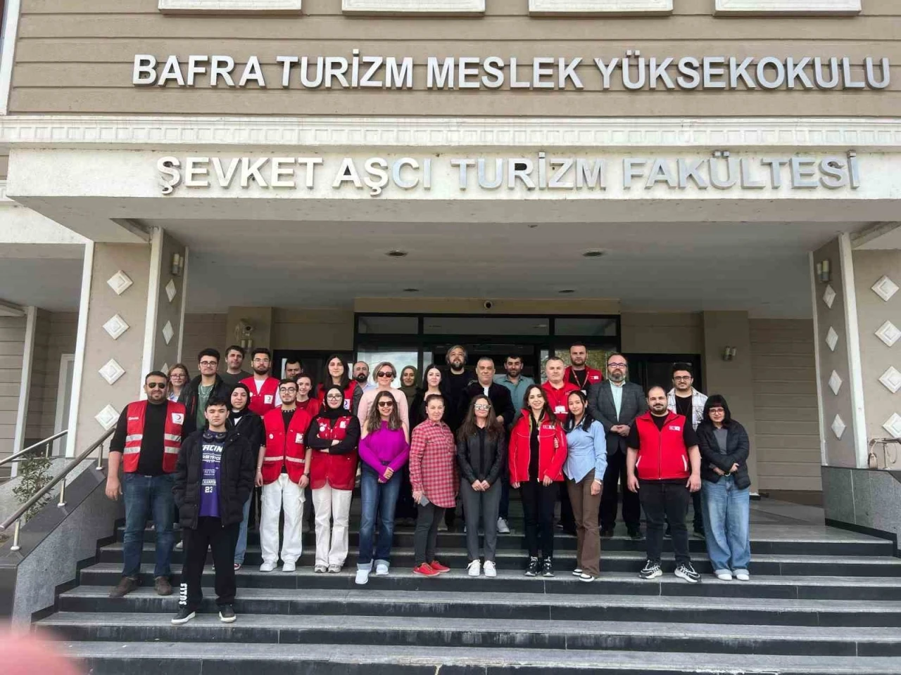 OMÜ’de &quot;Sensiz Olmaz&quot; sloganıyla kan bağışı etkinliği
