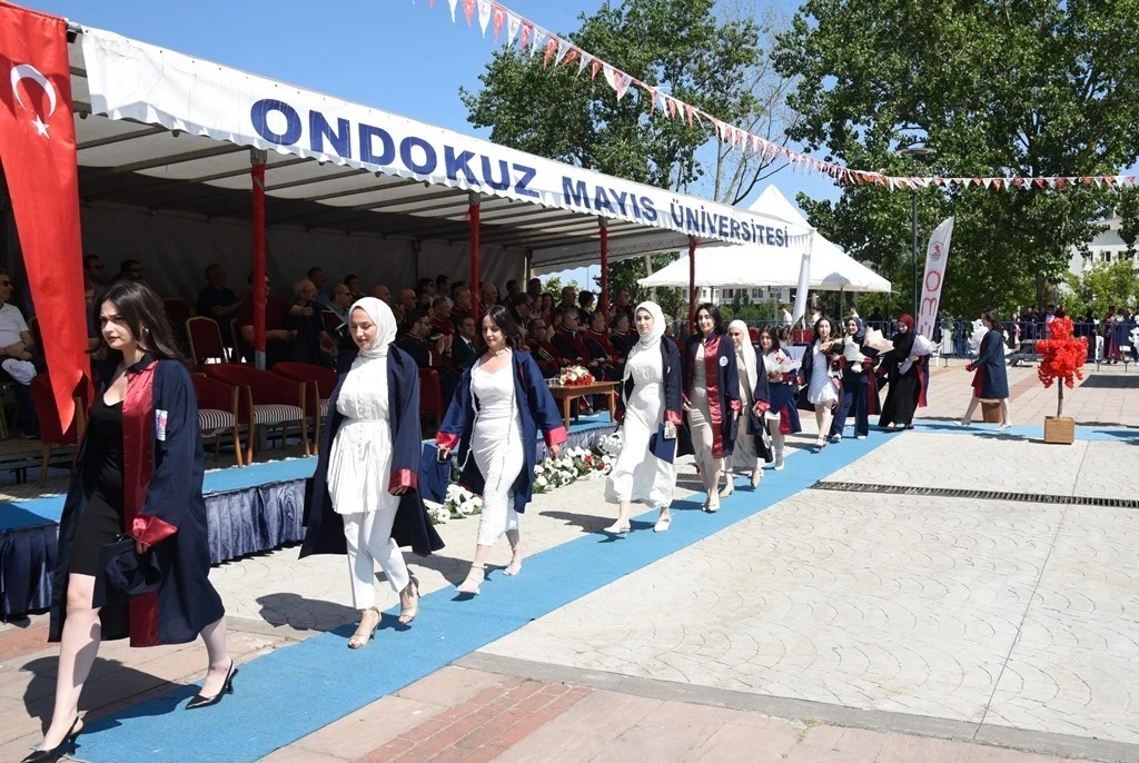 OMÜ Fen Fakültesi’nde mezuniyet coşkusu
