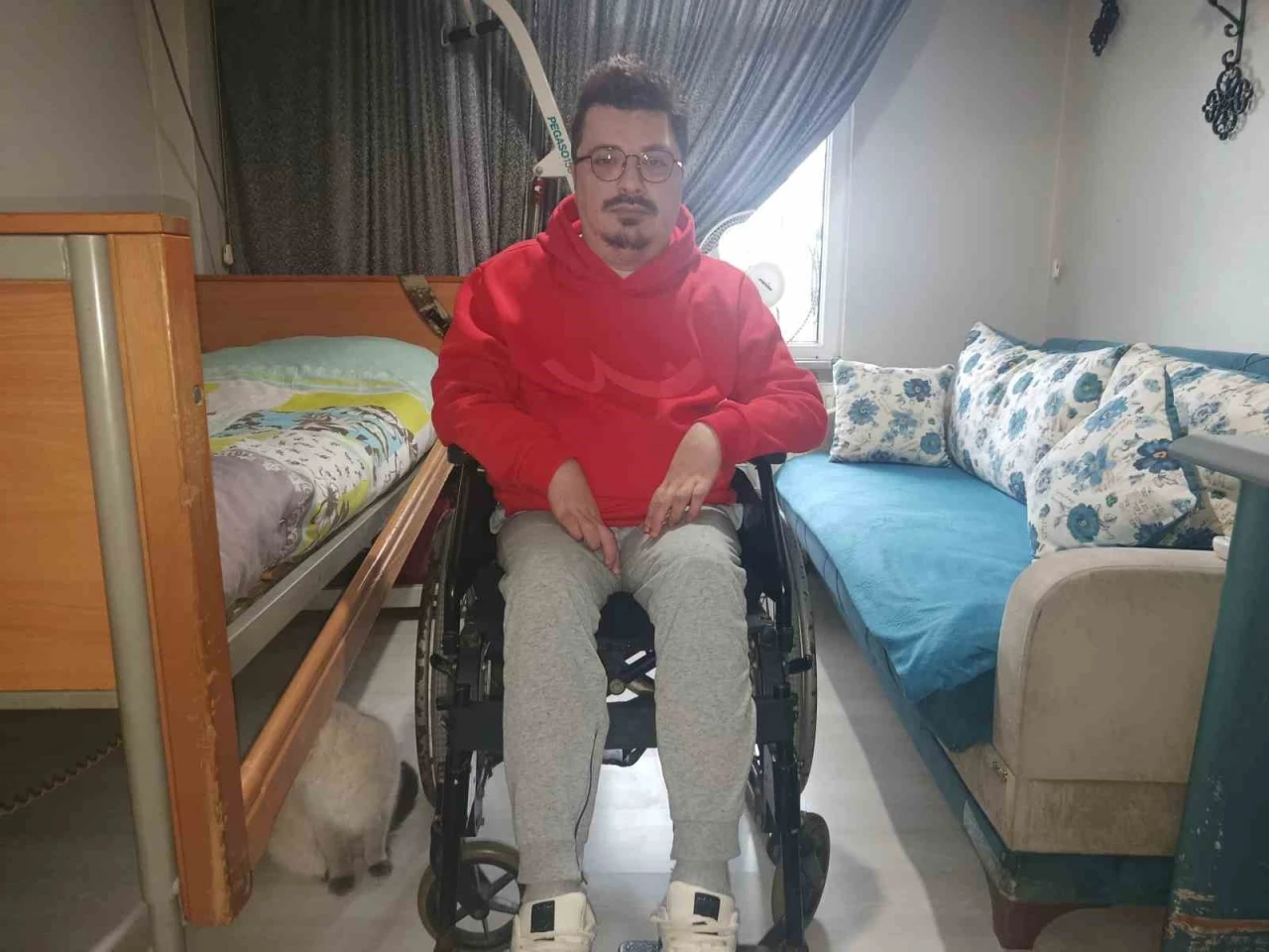 Omurilik felci ge&ccedil;iren "Stikman" lakaplı G&uuml;nal Şen, Elon Musk&rsquo;un tedavisiyle tekrar y&uuml;r&uuml;mek istiyor
