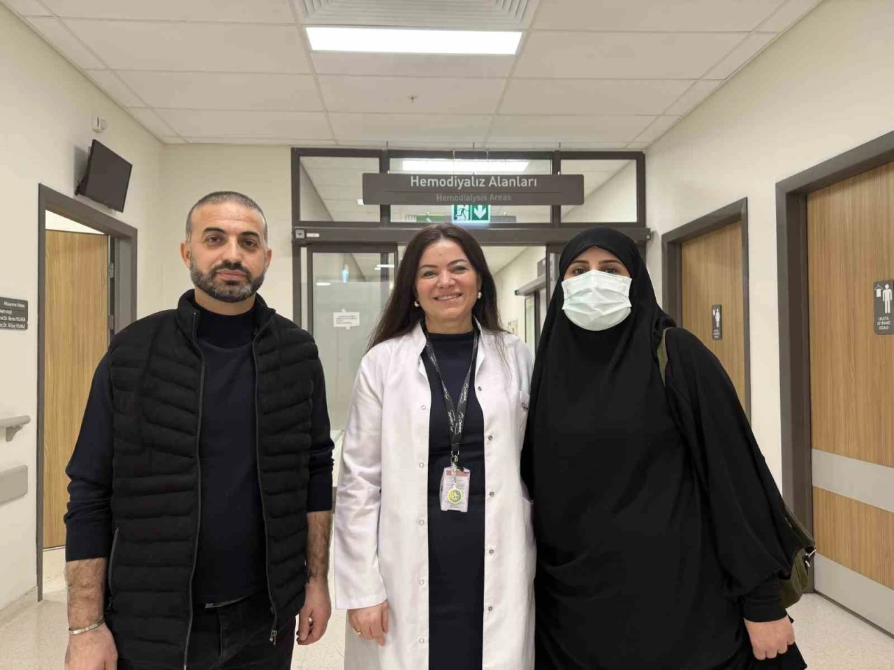 &Ouml;nce bebeğini doğurdu sonra eşine can oldu: "B&ouml;breğimi verdim, kalbim bile olsa veririm"
