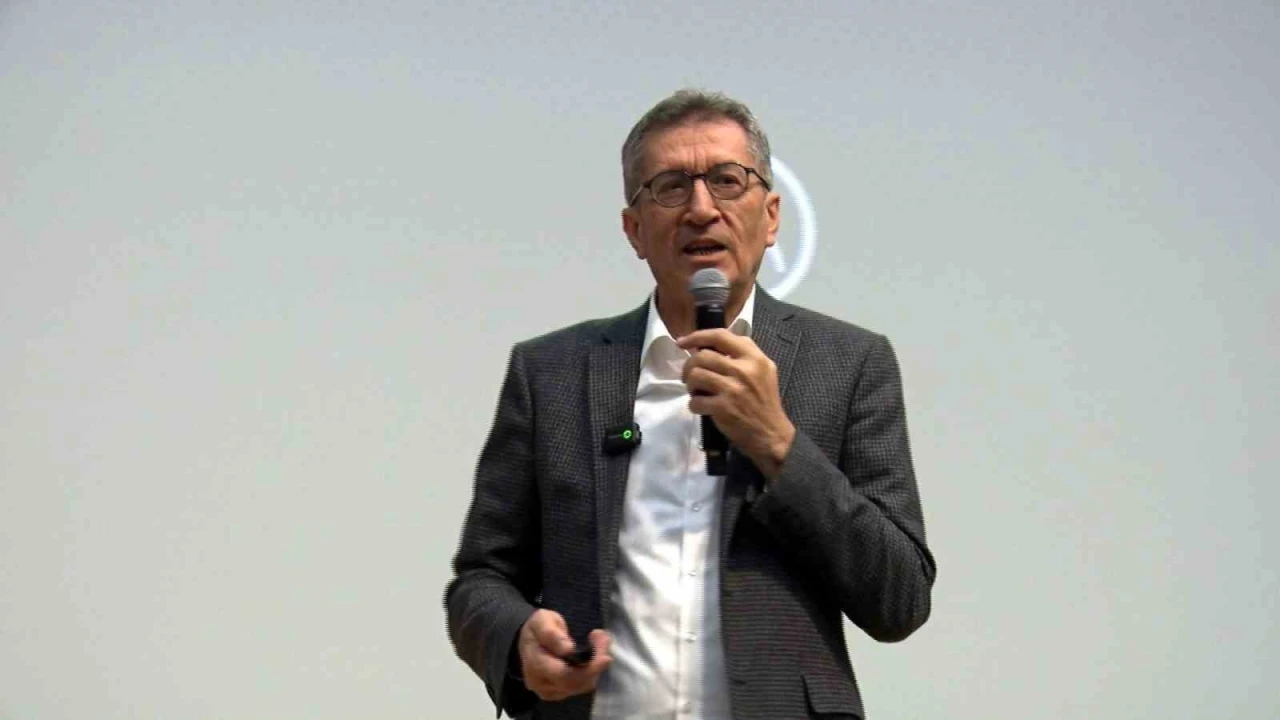 Önceki dönem Milli Eğitim Bakanı Selçuk: &quot;Dünya, eğitim bilimleri ve diğer bilimler açısından çok farklı bir dönemden geçiyor&quot;
