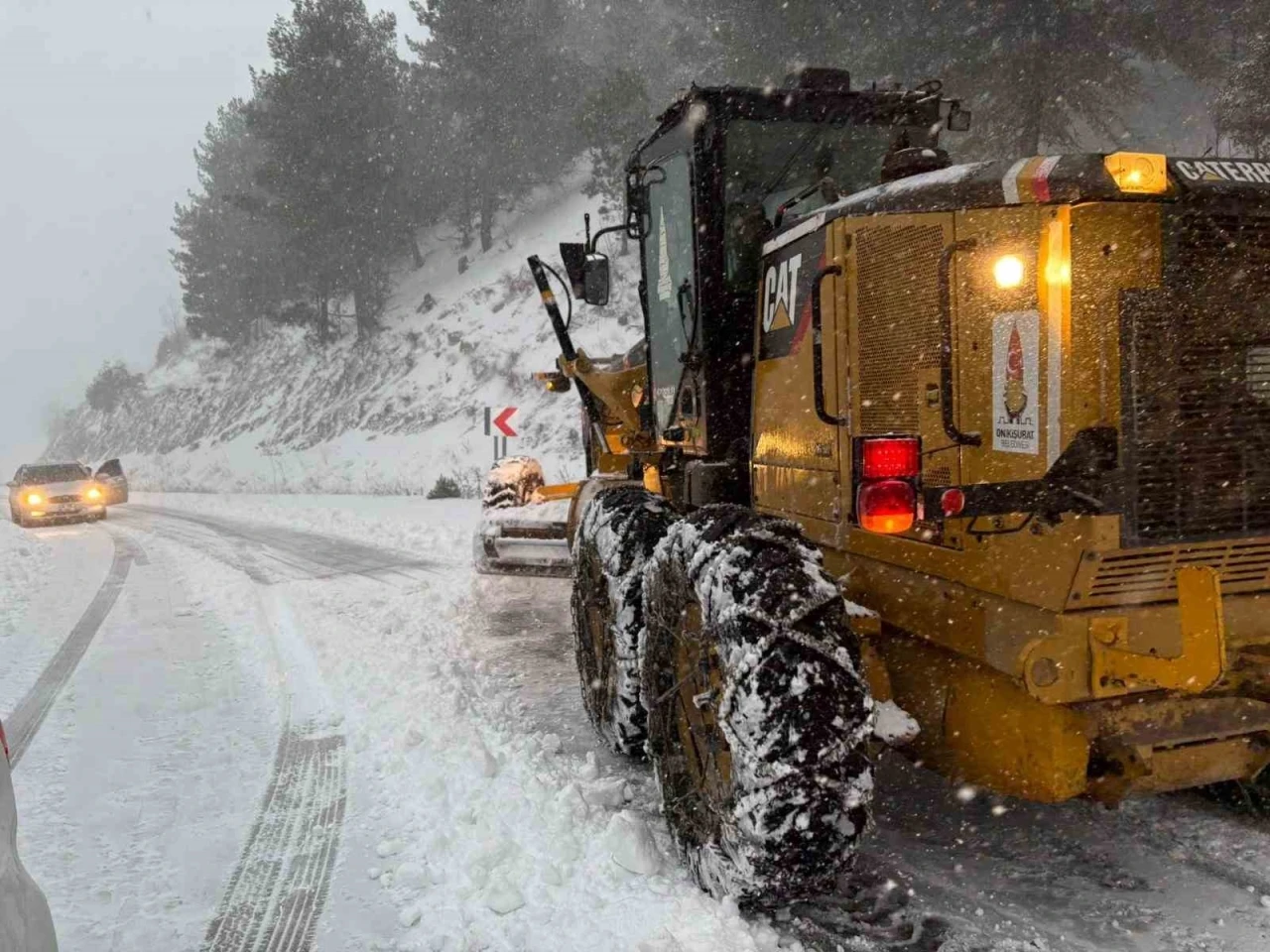 Onikişubat Belediyesi 60 ara&ccedil;la sahada
