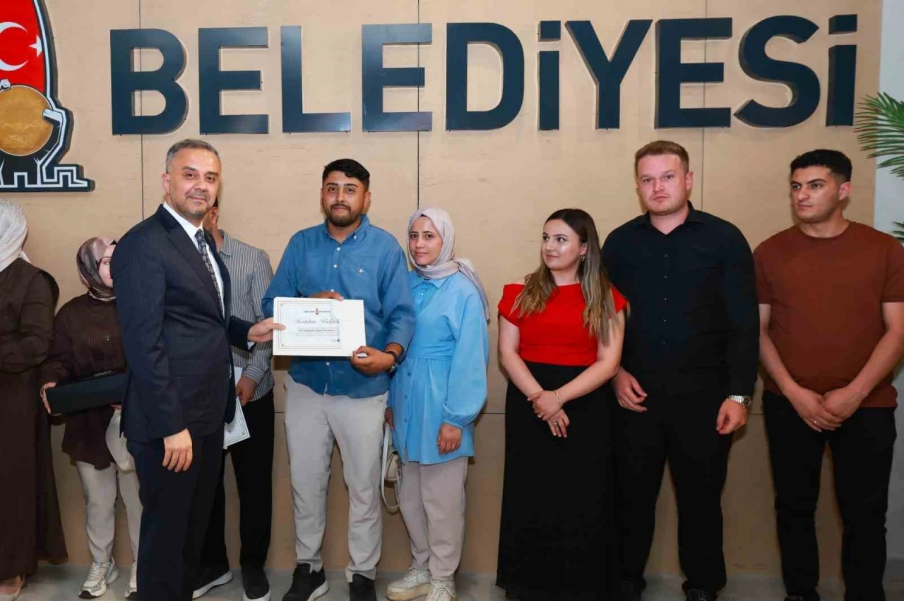 Onikişubat Belediyesi Evlilik Okulu&rsquo;nun ilk mezunları sertifikalarını aldı
