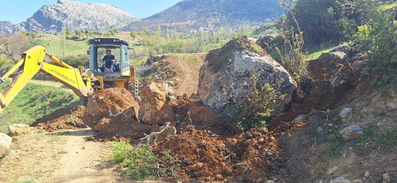 Onikişubat’ta yol çalışmaları
