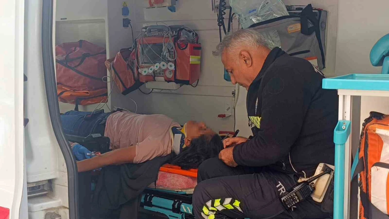 Önündeki araca çarpmamak için fren yapan motosikletli yaralandı
