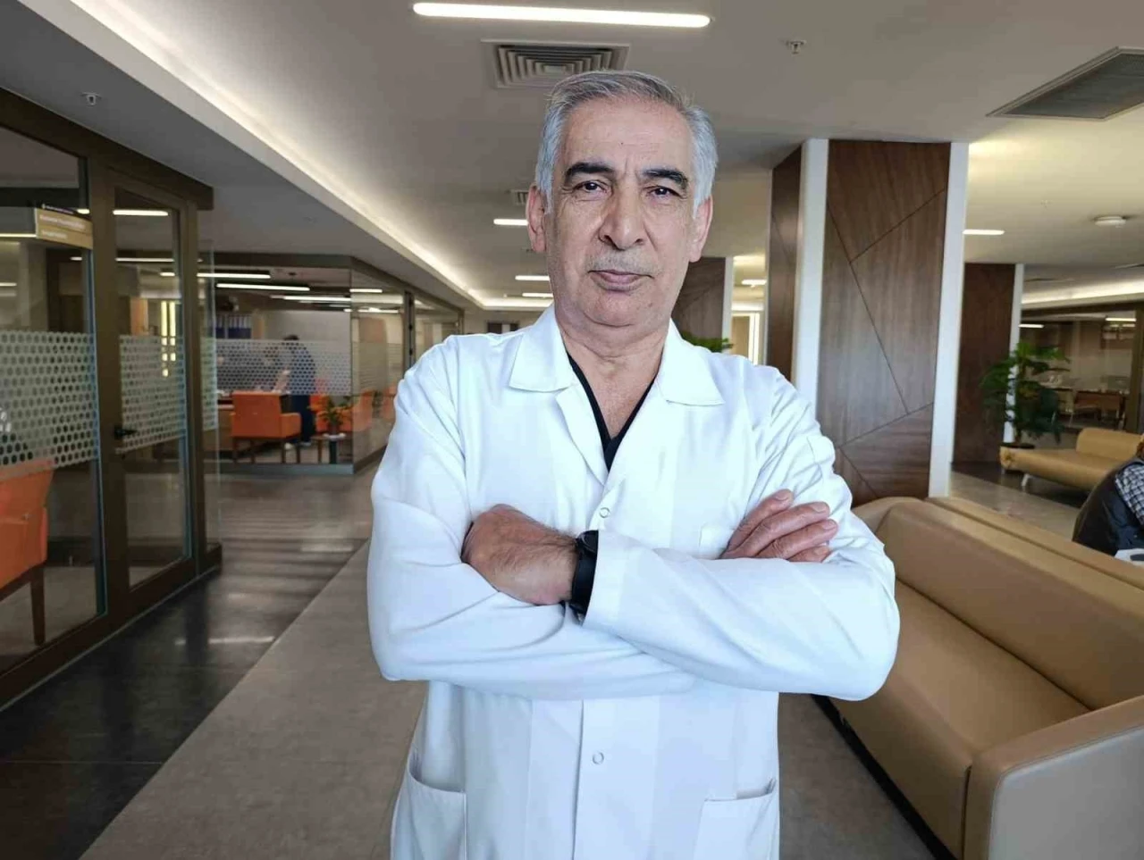 Op. Dr. Atlı: "Ebola, i&ccedil; ve dış organlarda kanamalarla seyreden bir hastalık"
