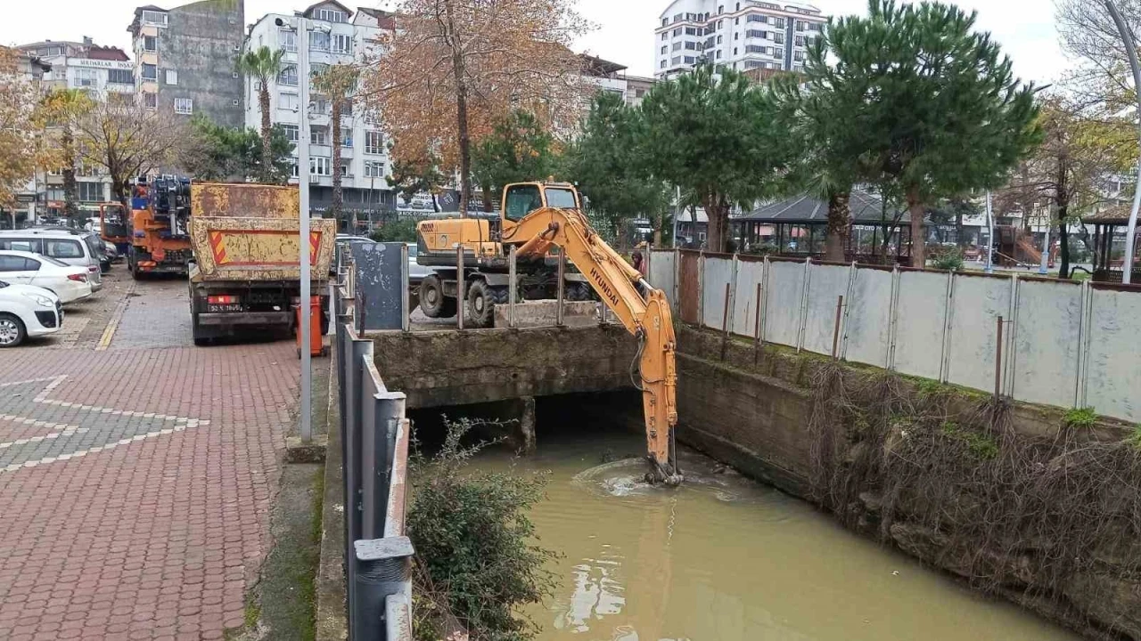 Ordu B&uuml;y&uuml;kşehir, Fatsa&rsquo;nın 30 yıldır temizlenmeyen altyapısına indi
