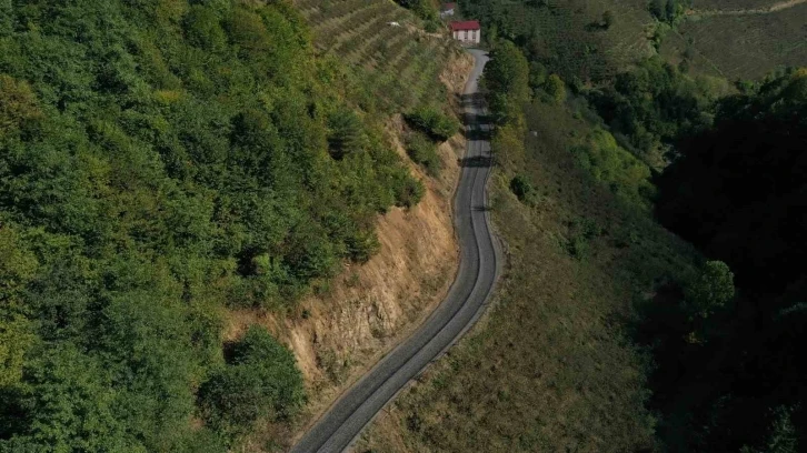 Ordu B&uuml;y&uuml;kşehir, kırsalda asfalt &ccedil;alışmalarını s&uuml;rd&uuml;r&uuml;yor
