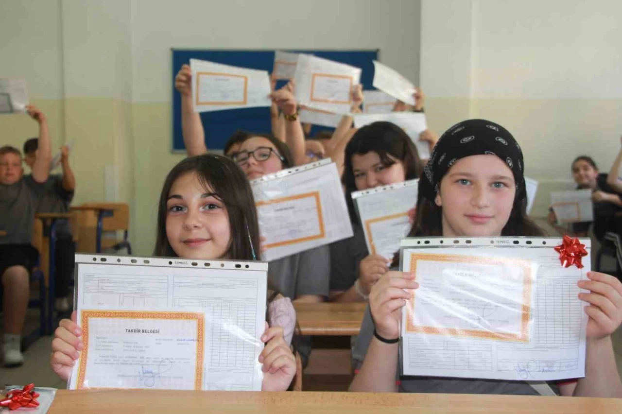 Ordu&rsquo;da 123 bin &ouml;ğrencinin karne heyecanı
