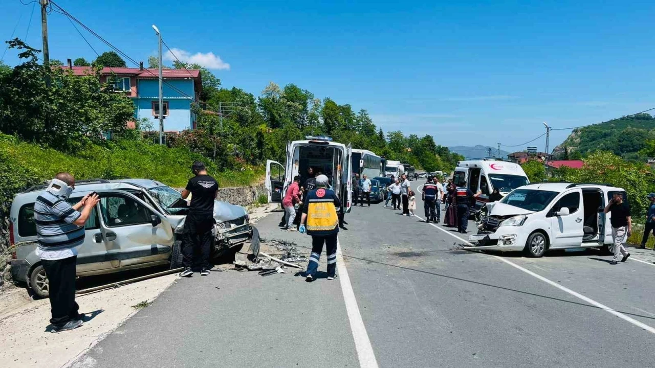 Ordu’da 3 aracın karıştığı trafik kazası: 7 yaralı