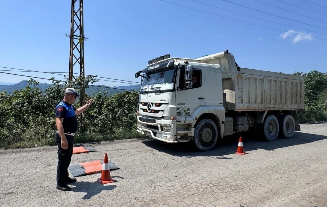 Ordu&rsquo;da ağır tonajlı ara&ccedil; denetimi: 11 araca ceza
