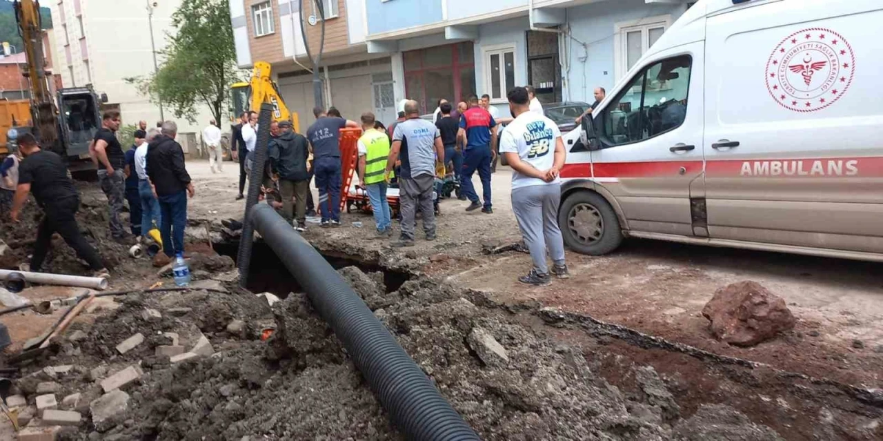 Ordu&rsquo;da altyapı &ccedil;alışmasında g&ouml;&ccedil;&uuml;k altında kalan 2 iş&ccedil;i yaralandı
