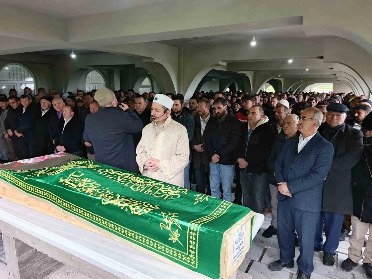 Ordu’da ‘Anneler Günü’nde ağaçta asılı bulunan kadın son yolculuğuna uğurlandı
