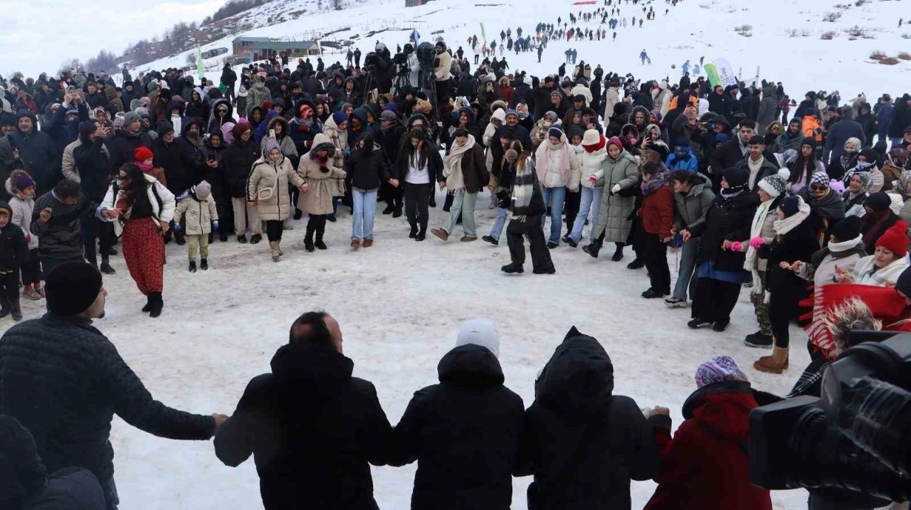 Ordu&rsquo;da bin 700 rakımlı yaylada renkli kar festivali
