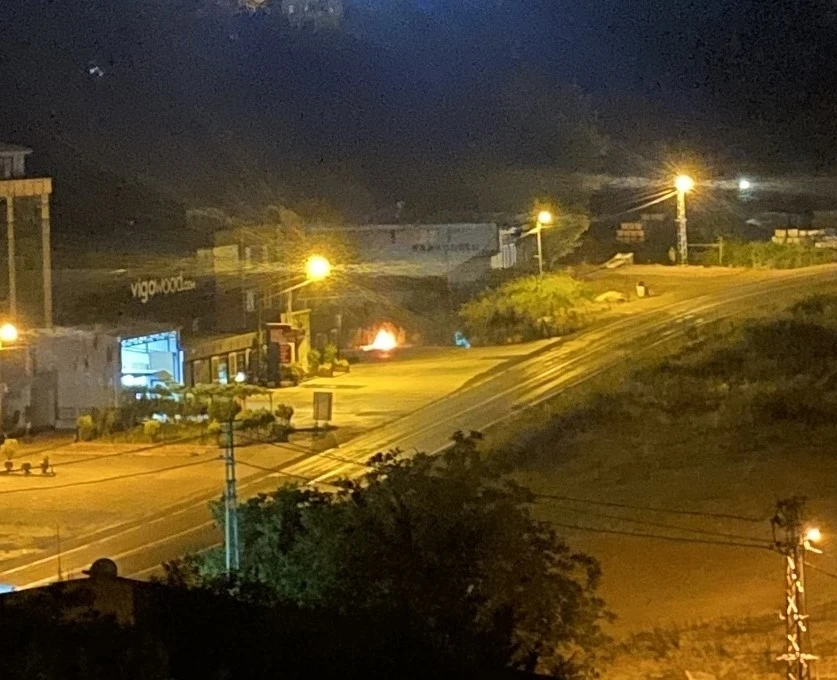 Ordu’da çöp konteynerinde çıkan yangın binaya sıçramadan söndürüldü
