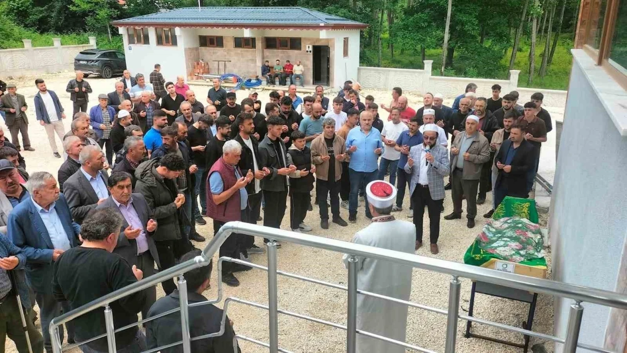 Ordu&rsquo;da eşi tarafından &ouml;ld&uuml;r&uuml;len kadın toprağa verildi
