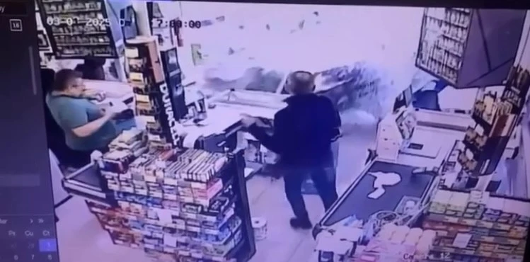Ordu’da kontrolden çıkan otomobil markete daldı: 3 yaralı