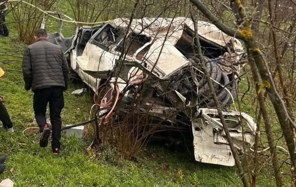 Ordu&rsquo;da minib&uuml;s fındık bah&ccedil;esine yuvarlandı: 2 yaralı
