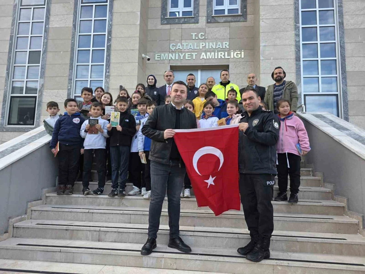 Ordu&rsquo;da minikler kitaplarını emniyet teşkilatı birlikte okudu
