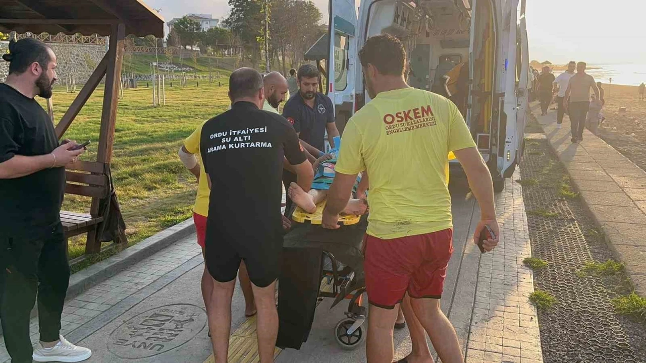 Ordu’da öğretmen boğulma tehlikesi geçiren çocuğu kurtarırken dalgalara kapıldı
