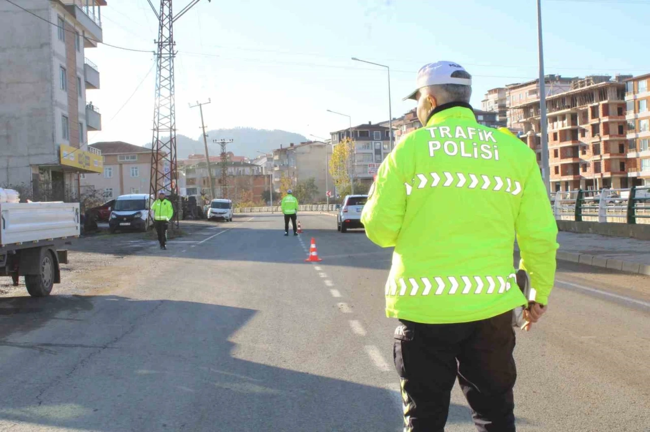 Ordu&rsquo;da polis ekiplerinden trafik denetimleri
