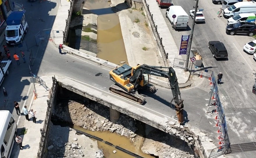 Ordu&rsquo;da sağanak sonrası taşkın riski bulunan derede g&uuml;venli k&ouml;pr&uuml; &ccedil;alışması
