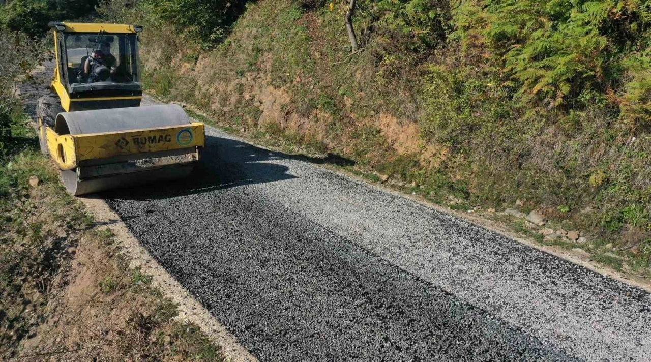 Ordu’da sıcak asfalt çalışmaları devam ediyor