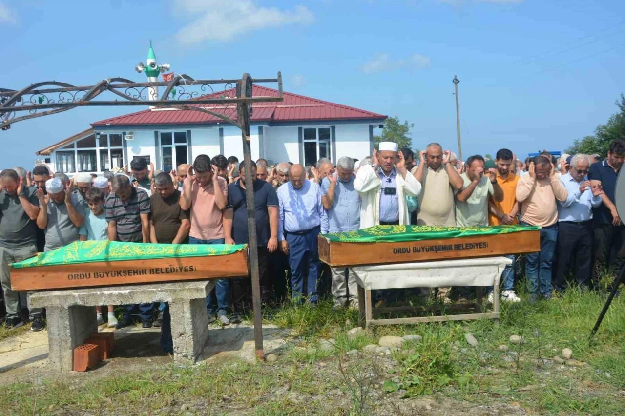 Ordu’da ’su gideri’ cinayetinde ölen 2 kardeş toprağa verildi
