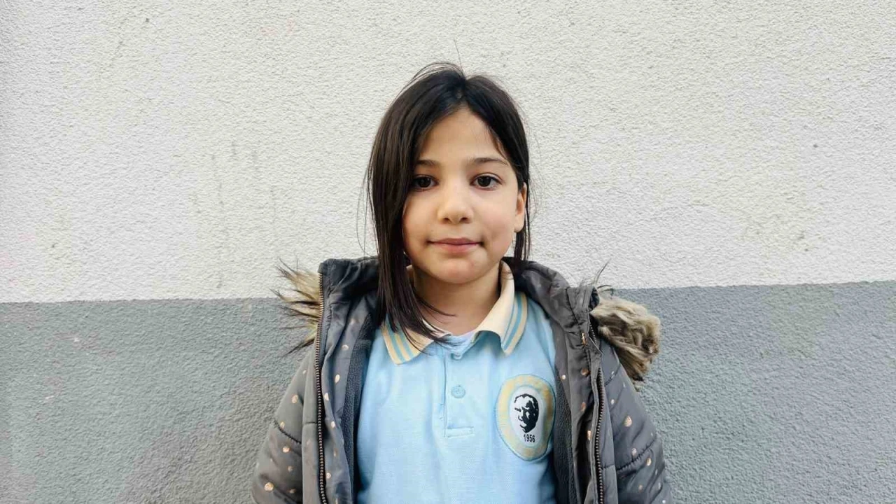 Ordu&rsquo;da &uuml;ş&uuml;yen k&uuml;&ccedil;&uuml;k kıza polislerden y&uuml;rekleri ısıtan hareket
