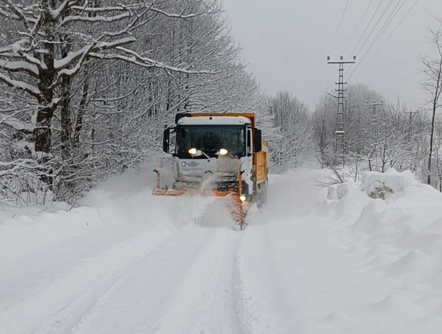 Ordu&rsquo;da y&uuml;kseklerde kar kalınlığı 1,5 metreye ulaştı, bir g&uuml;nde 358 mahalle yolu a&ccedil;ıldı
