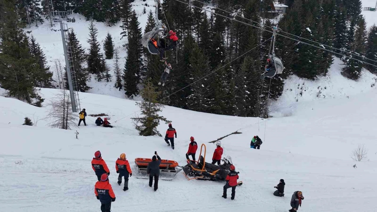 Ordu&rsquo;daki kayak merkezinde ger&ccedil;eğini aratmayan kurtarma tatbikatı
