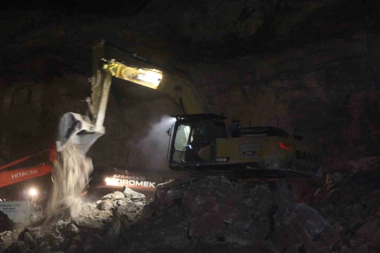 Ordu Valisi Erol: &quot;Göçük alanında çalışmalarımız titizlikle devam ediyor&quot;
