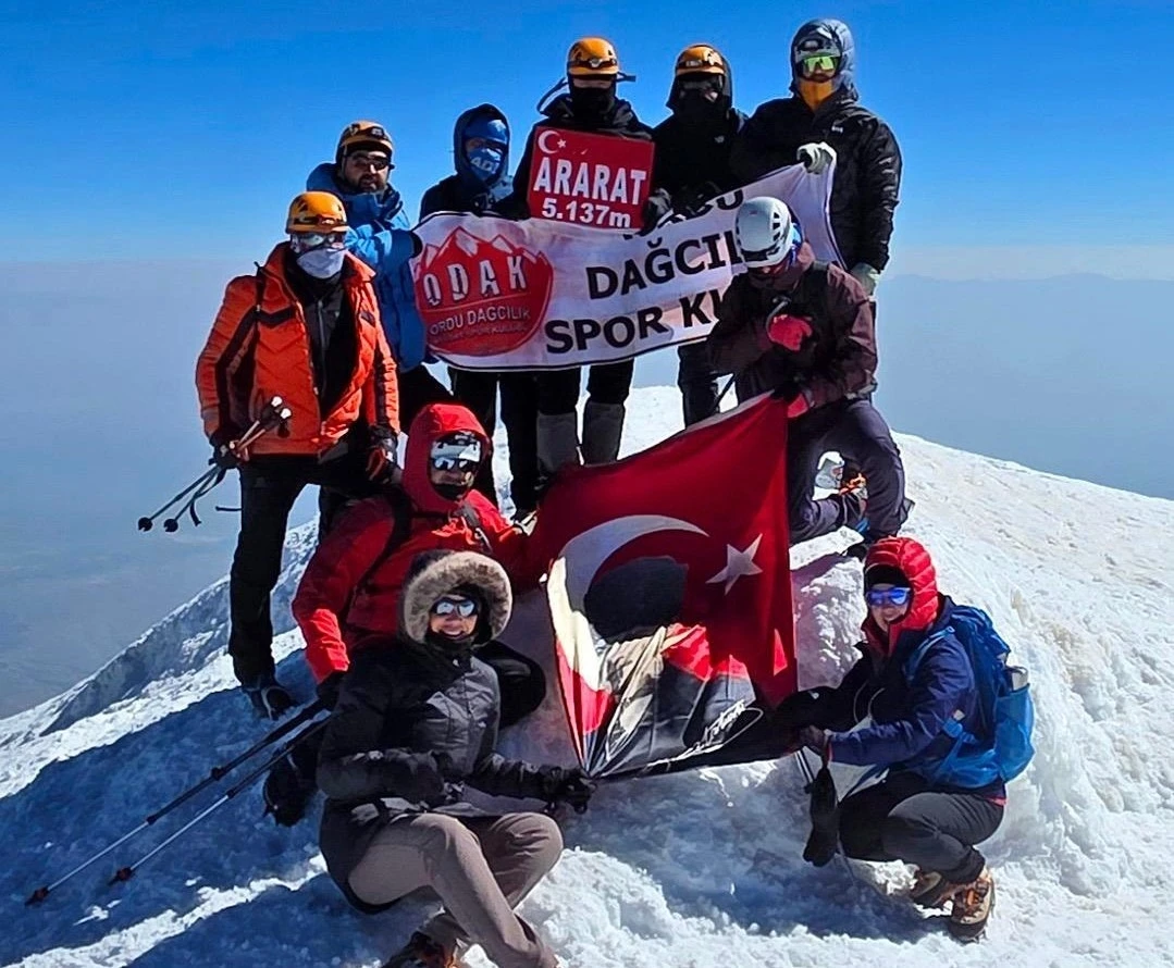 Ordulu dağcılar zirve yaptı
