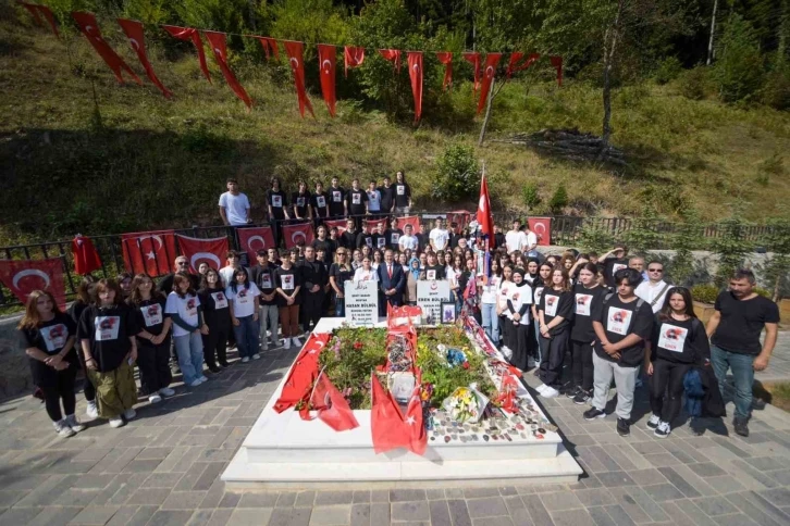 Ordulu öğrenciler şehit Eren Bülbül’ün mezarını ziyaret etti
