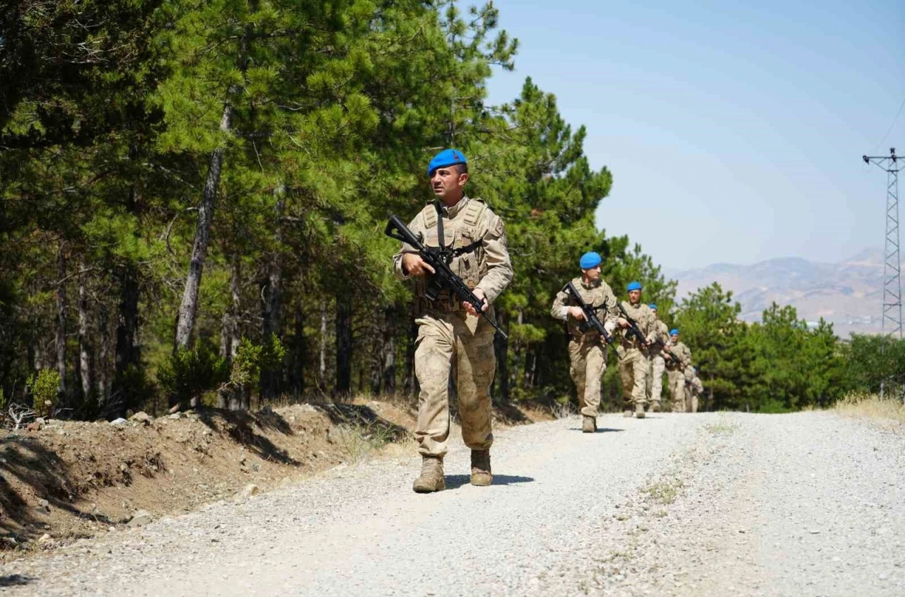 Orman yangınına karşı jandarma komandoların gözü yeşil doğada
