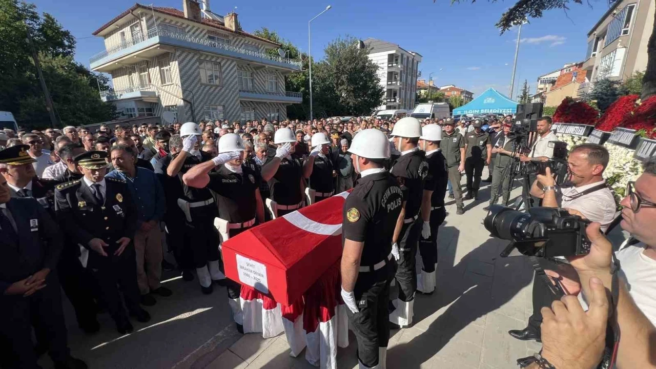Orman yangınında şehit olan olan İbrahim Demir, Konya’da son yolculuğuna uğurlandı
