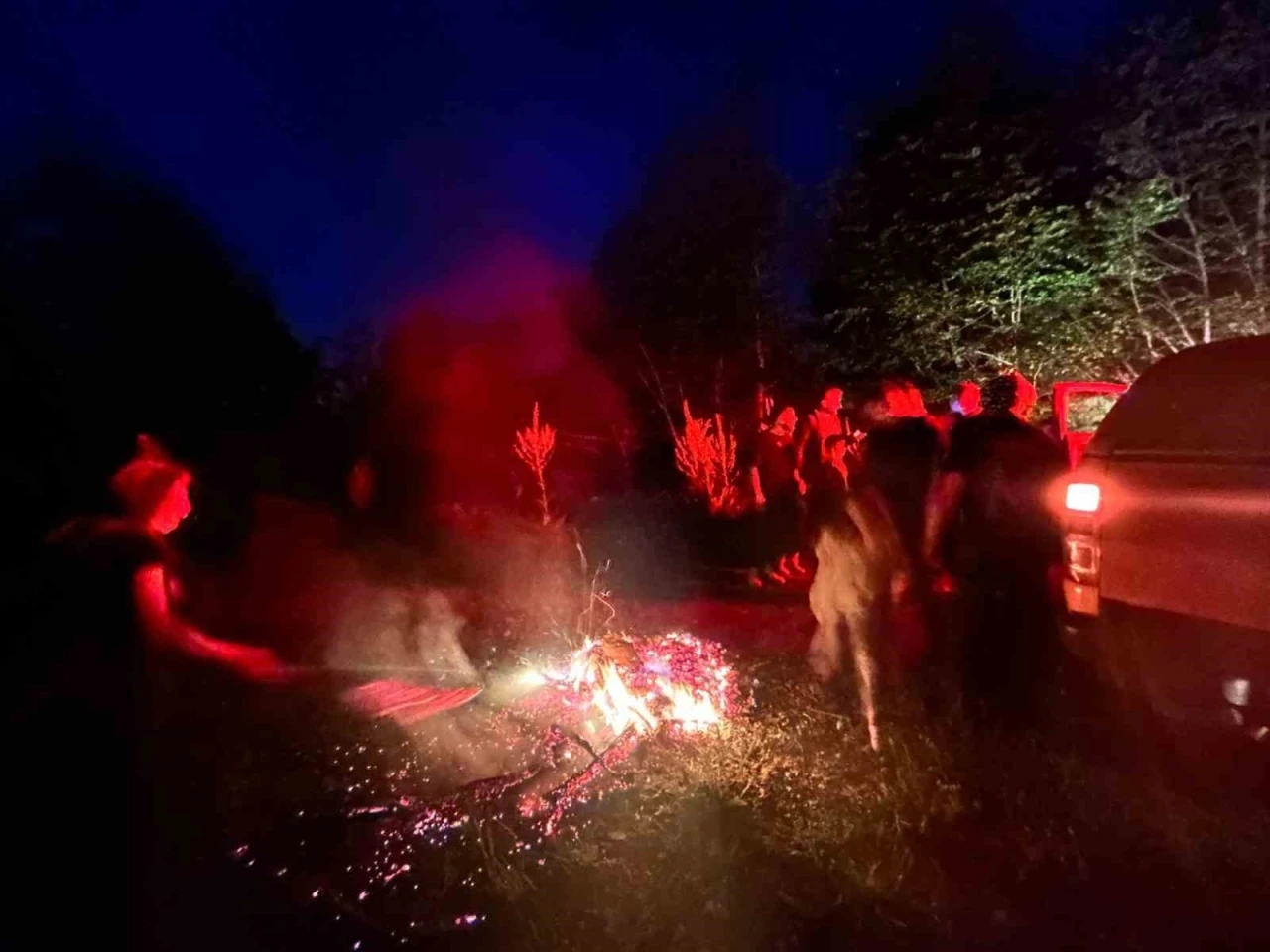 Ormanda kaybolan 10 kişilik grubu ekipler buldu
