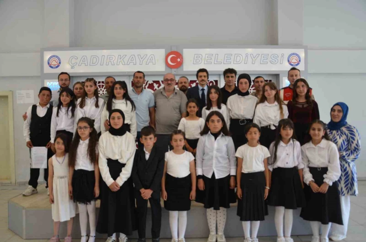 Ortaokul öğrencilerinden şiir programı
