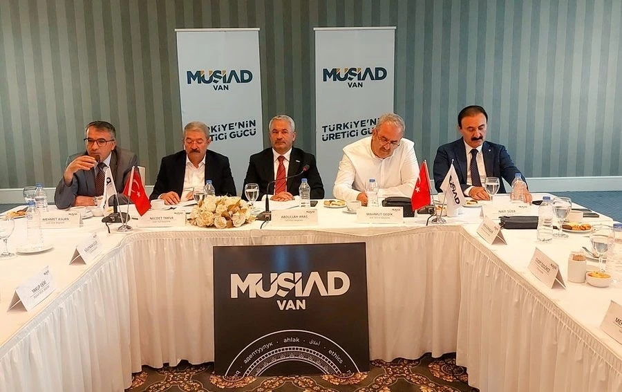 OSB Başkanı Aslan: "Kentin &ouml;ncelikli &uuml;&ccedil; temel sorununu belirleyip tek ses olmalıyız"
