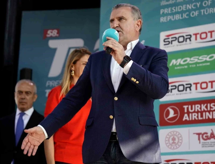 Osman Aşkın Bak: "B&uuml;t&uuml;n d&uuml;nya, İstanbul&rsquo;un ve boğazın g&uuml;zelliklerini, dinamizmini g&ouml;rm&uuml;ş oldu"
