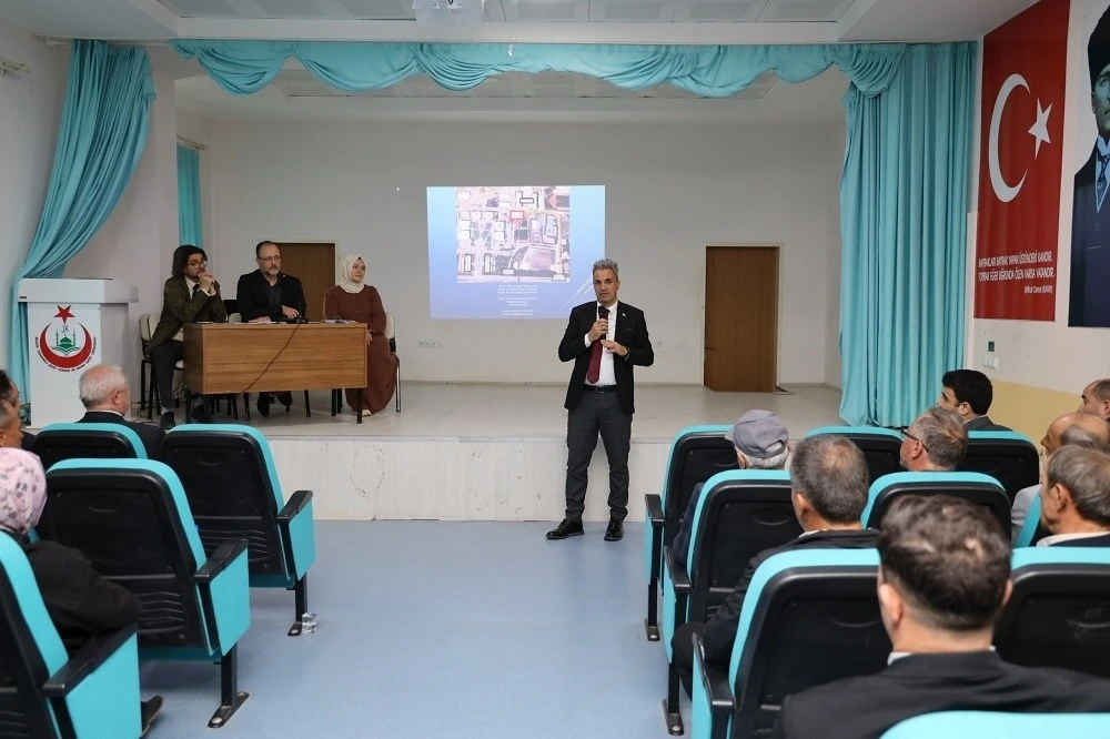 Osmaneli’nde tarımsal üretimin verimliliği için bilgilendirme toplantısı düzenlendi
