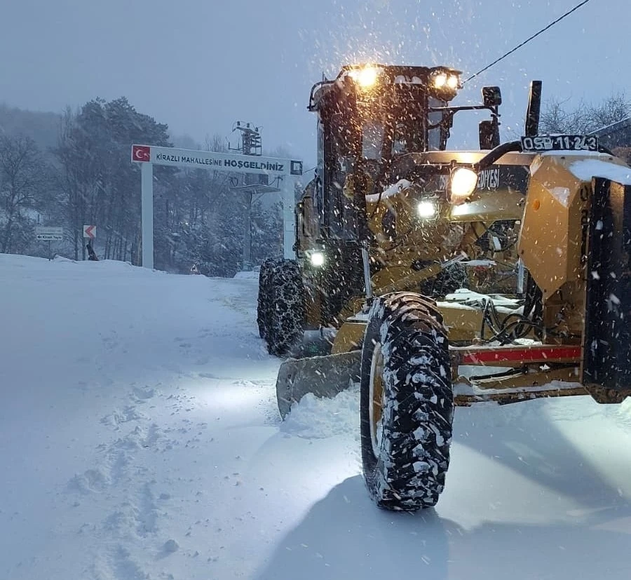 Osmangazi Belediyesi&rsquo;nden karla m&uuml;cadelede kesintisiz mesai
