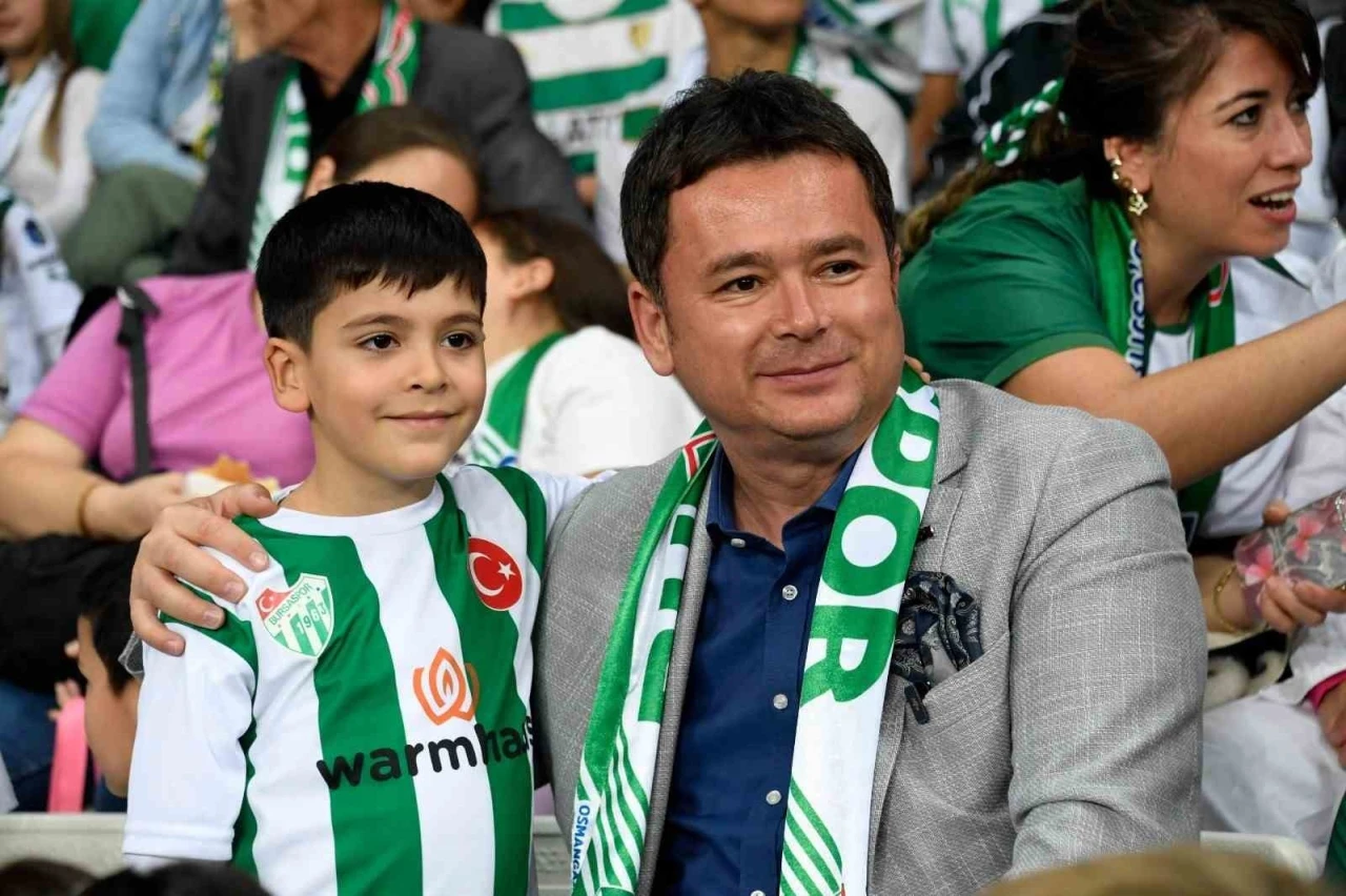 Osmangazi’nin miniklerinden Bursaspor’a büyük destek
