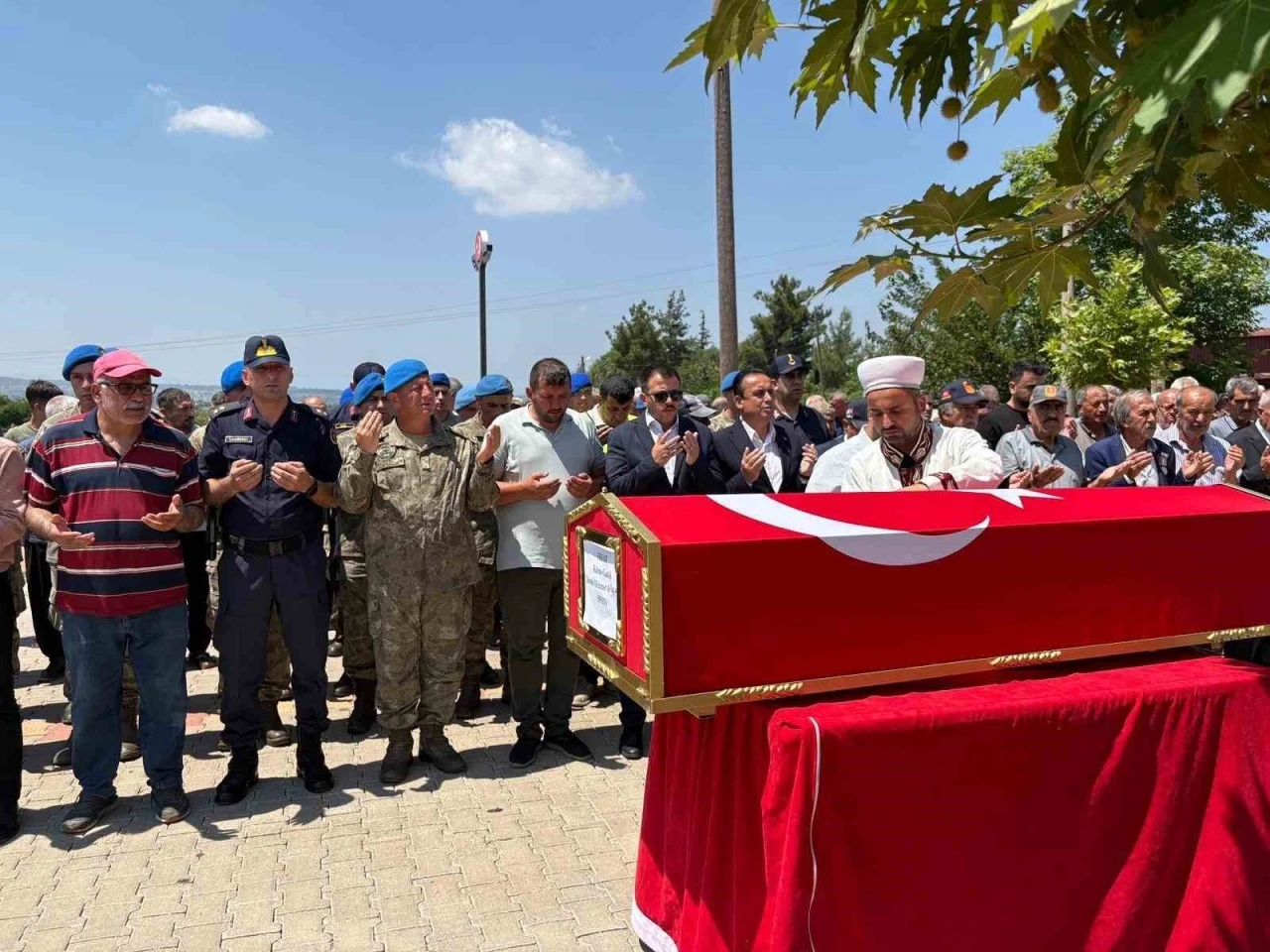 Osmaniye&rsquo;de Kıbrıs gazisi Durdu Mehmet K&ouml;ken son yolculuğuna uğurlandı
