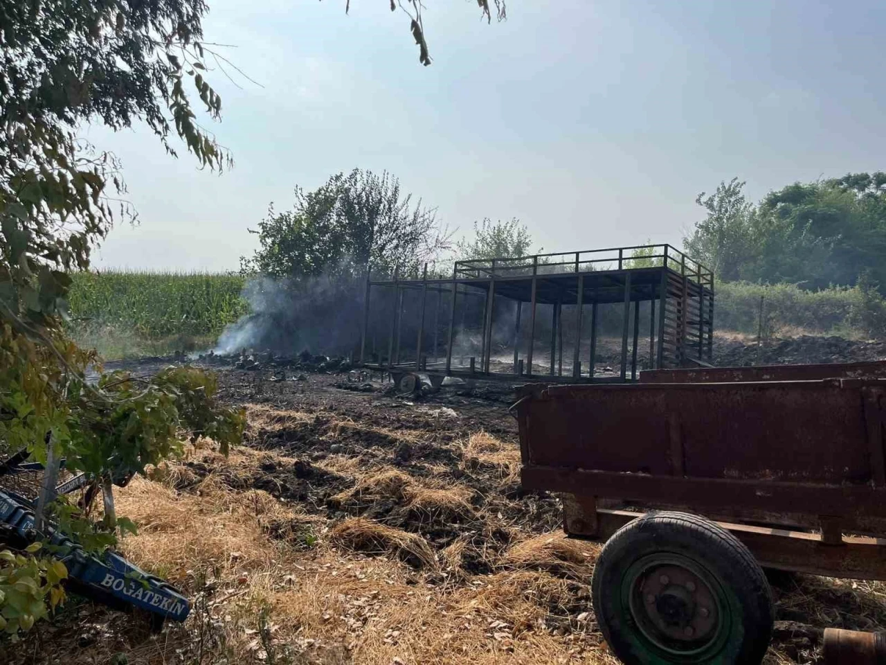 Osmaniye&rsquo;de malzeme deposu alevlere teslim oldu
