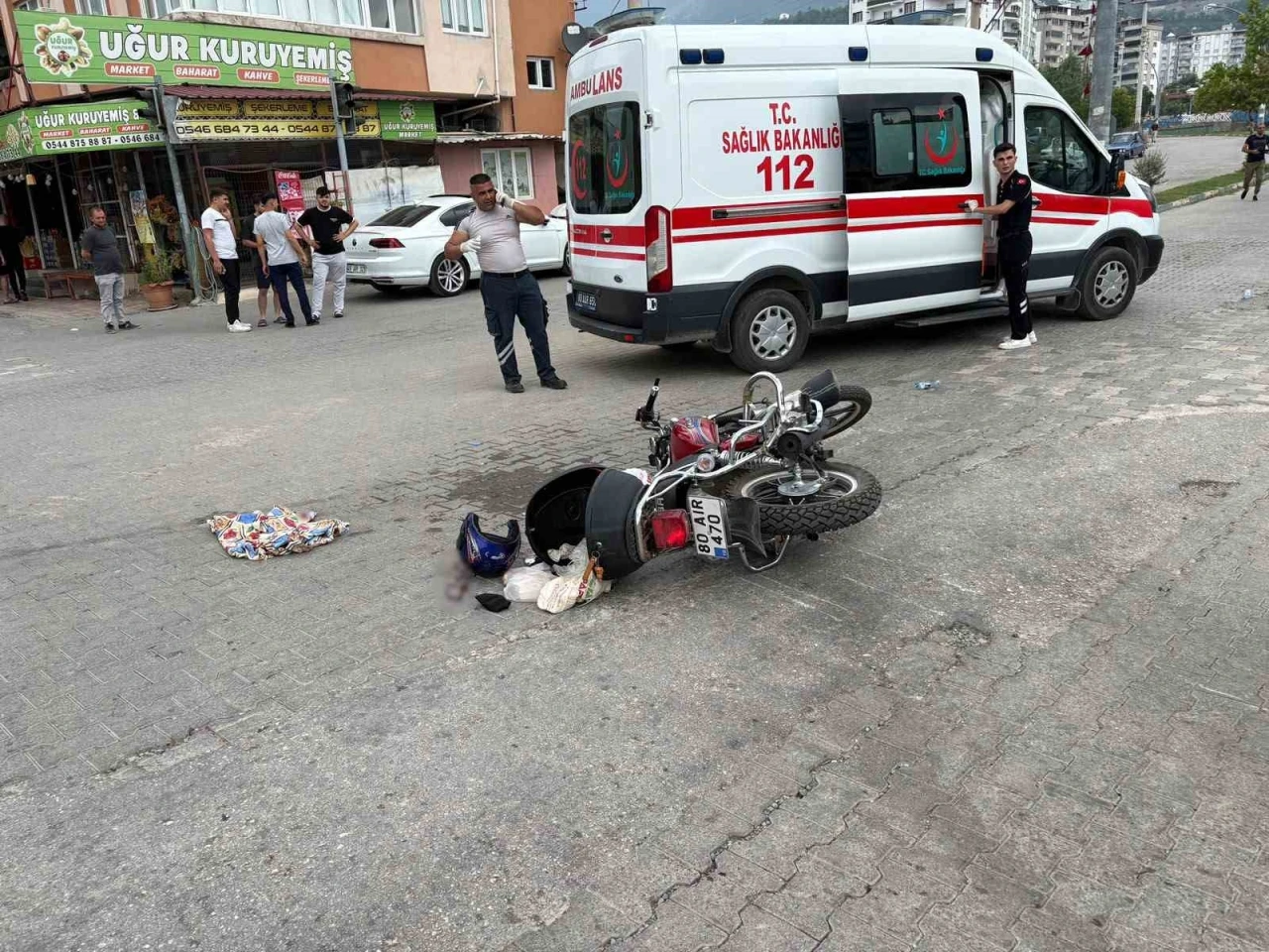 Osmaniye&rsquo;de otomobil ile motosiklet &ccedil;arpıştı: 1 yaralı
